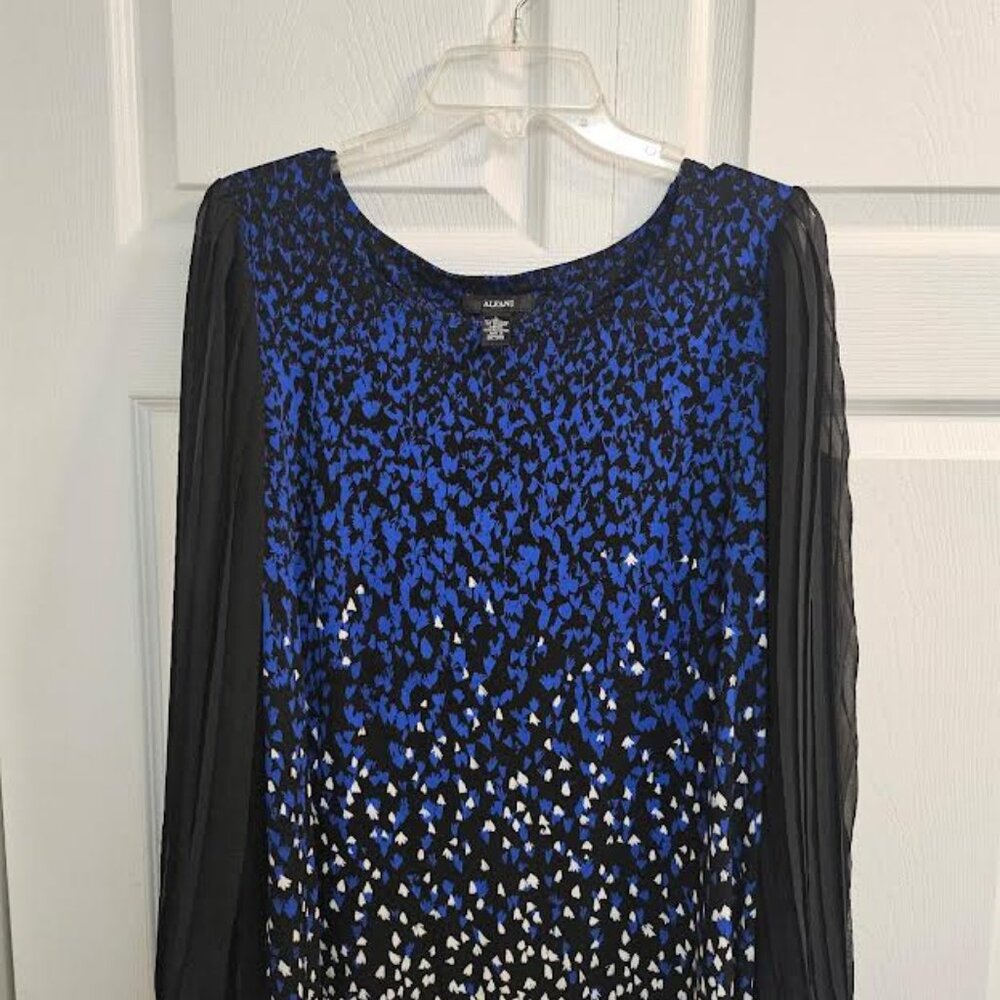 ALFANI. Shear Pleated Sleeves. Patterned Mock Sequin Design. Size: Large. - Picture 2 of 5